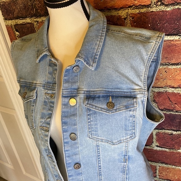 Only Light Wash Classic Denim Jean Vest Size L - Picture 6 of 10